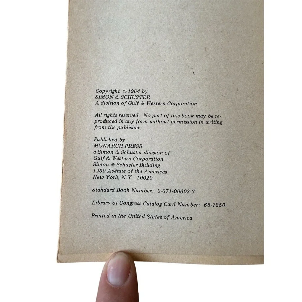 Monarch Notes Wuthering‎ Heights Study Guide Plot Summary Character Brontë 1977